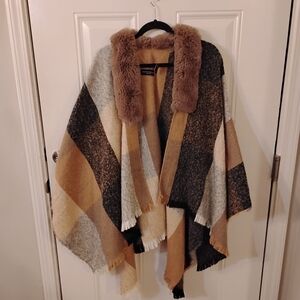 Marcus Adler New York, Bonfire Cape/Poncho With Camel Color Faux Fur Collar